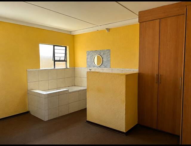 2 BEDROOM APARTMENT FOR SALE IN VANDERBIJLPARK SE 6